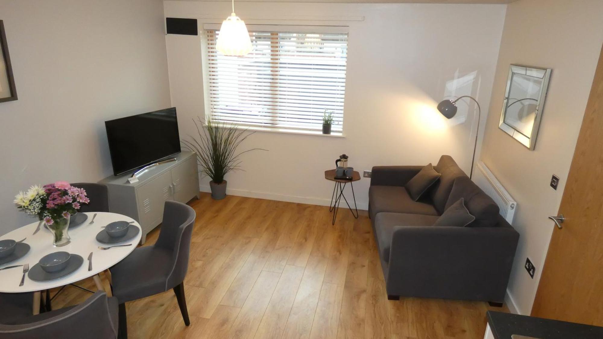 Three Bedroom Townhouse With Parking Telford Room photo